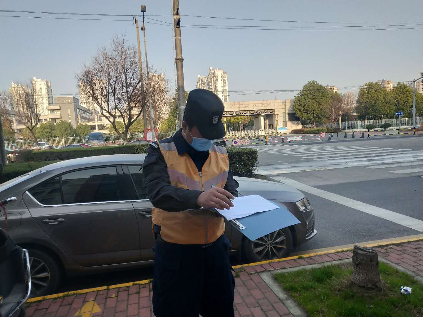 联防联控守土有责，志愿清运疫情垃圾！