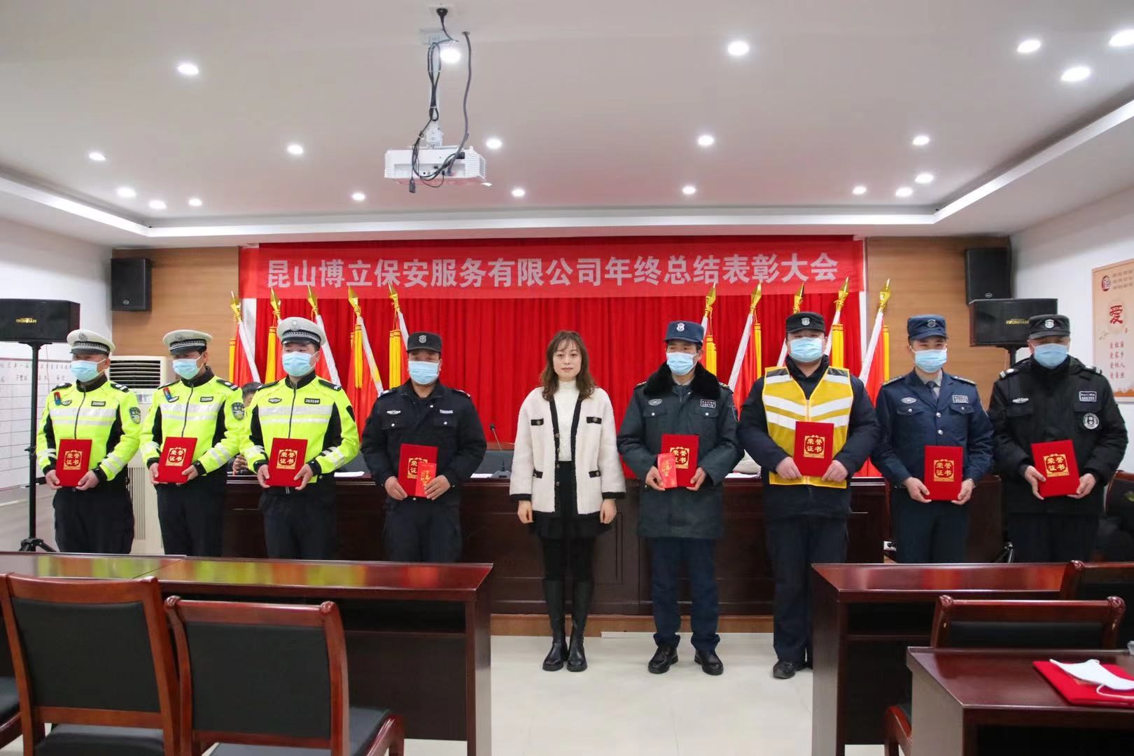 丁鸿副部与获奖者合影.jpg
